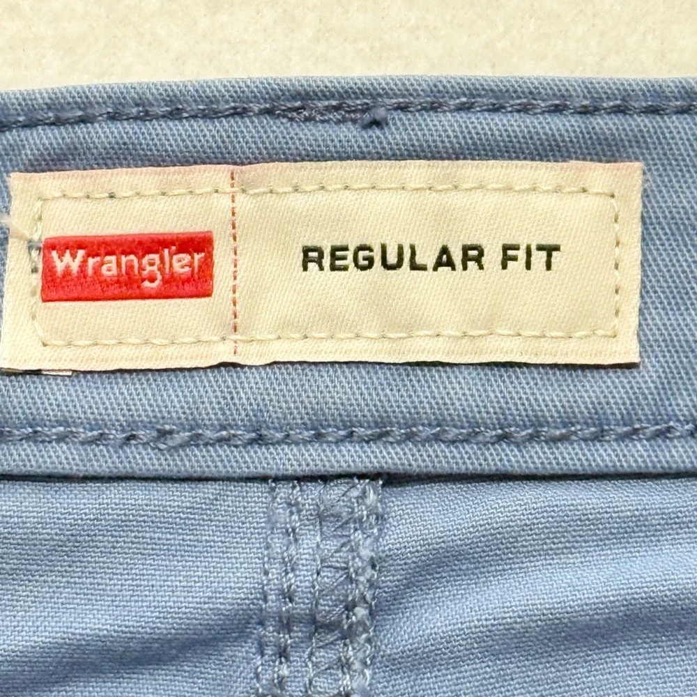 Wrangler Men's Regular Fit Medium Stretch Blue Shorts Size 42 Inseam 7